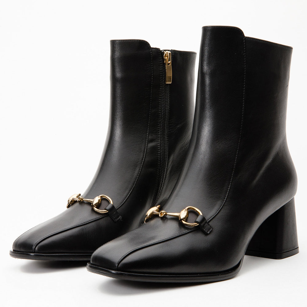 The Bukres Black Leather Block Heel Boot