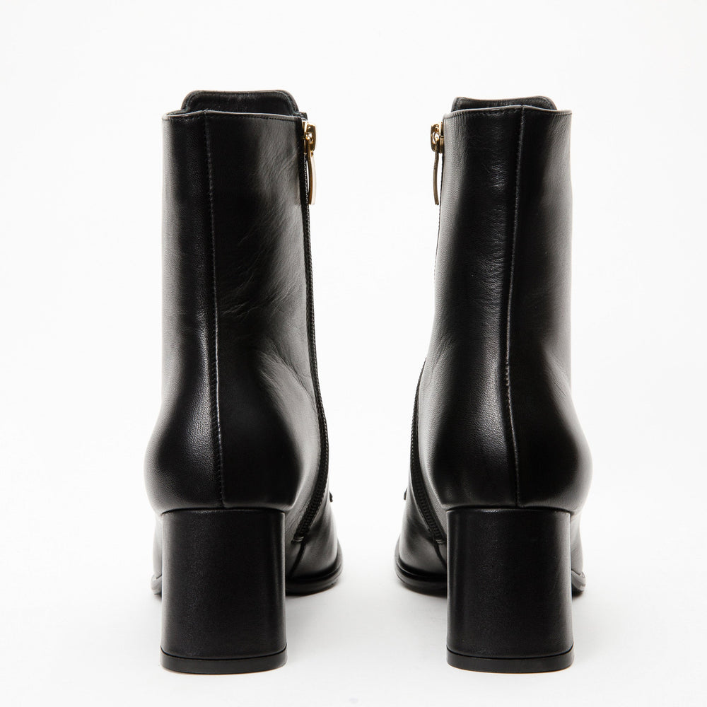 The Bukres Black Leather Block Heel Boot