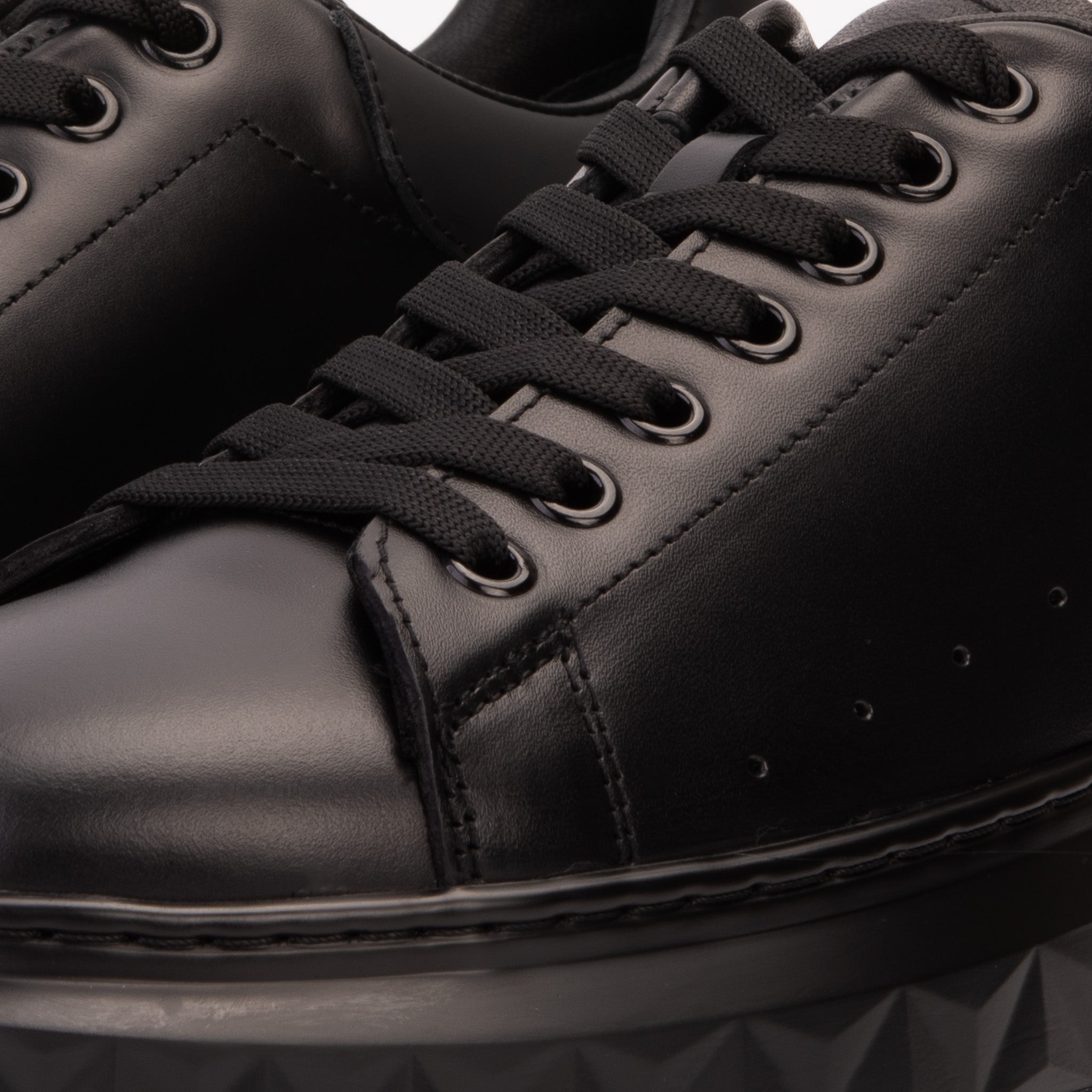 The Linq Black Leather Sneaker