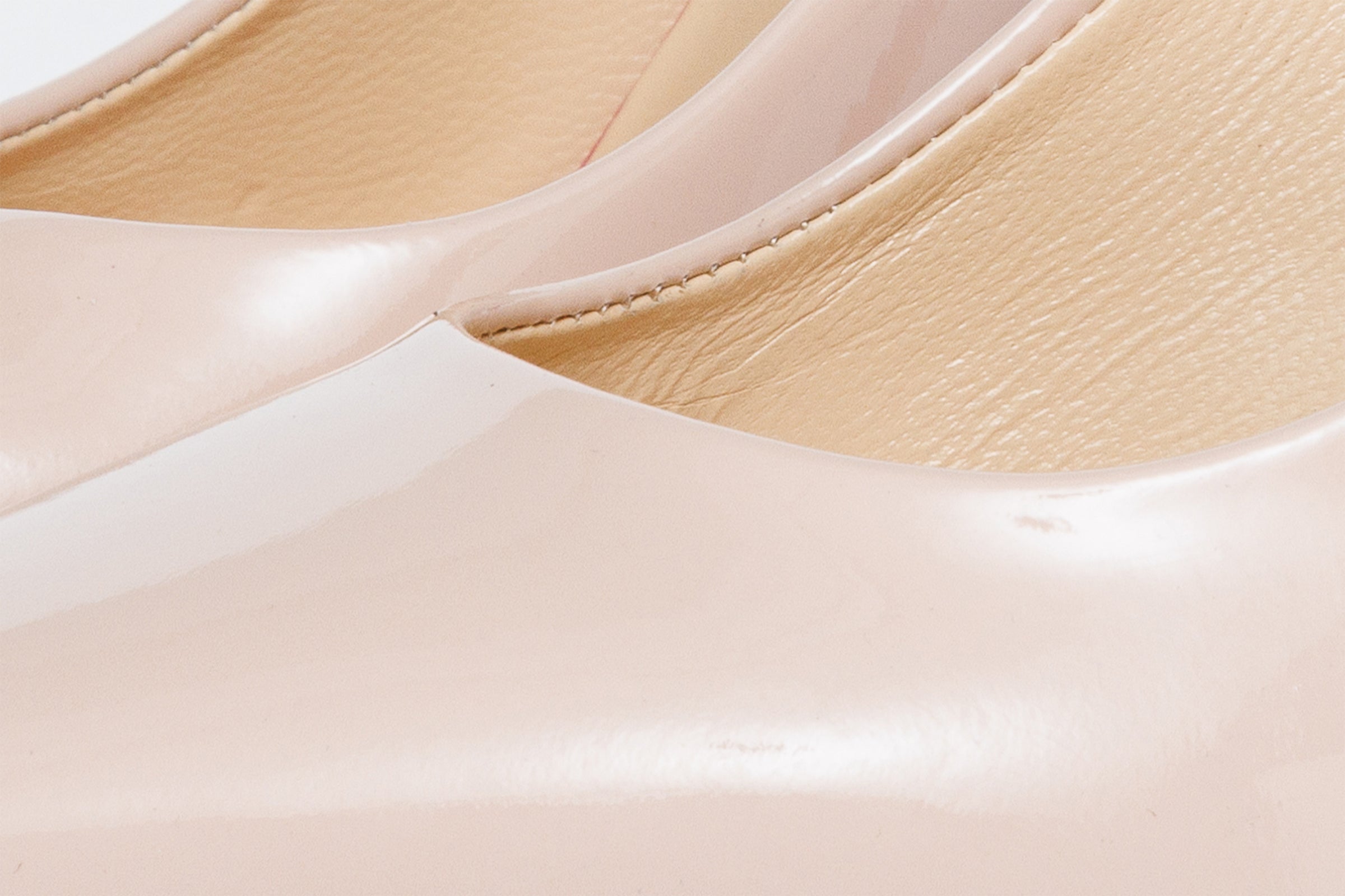 The Ege Cream Leather Pump Fuchsia Sole Shoe