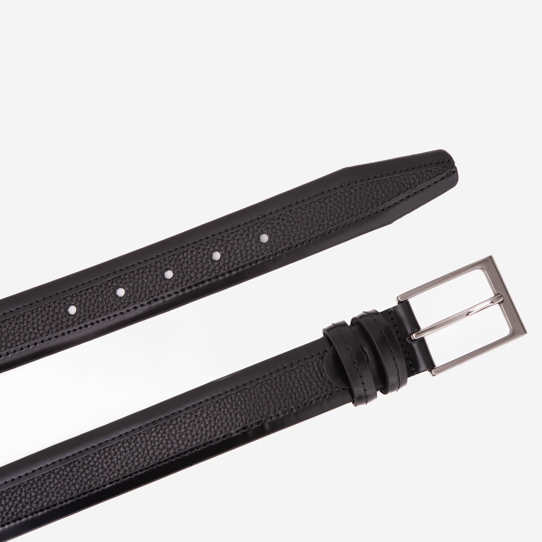 The Everest Rockwell Black Leather Belt