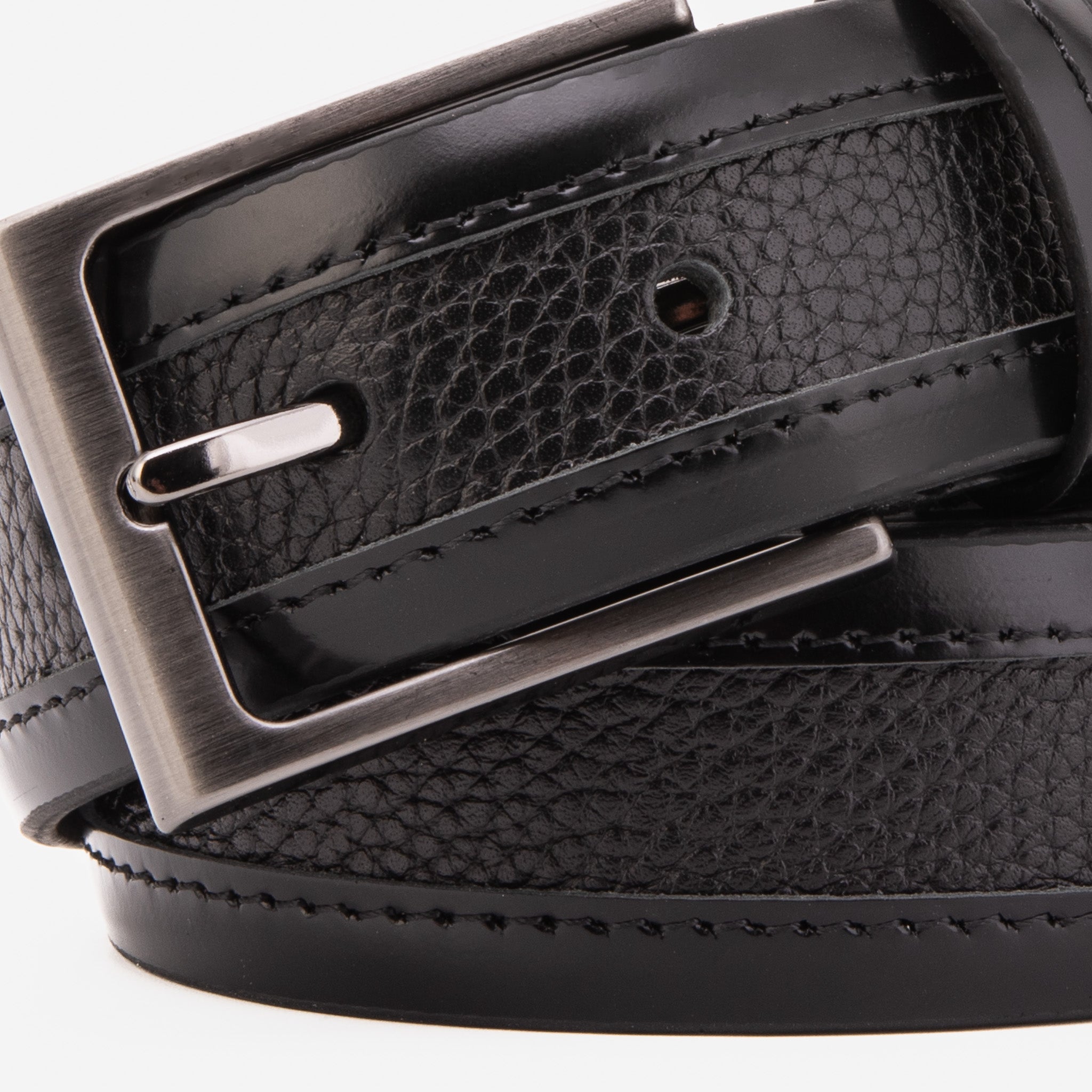 The Everest Rockwell Black Leather Belt